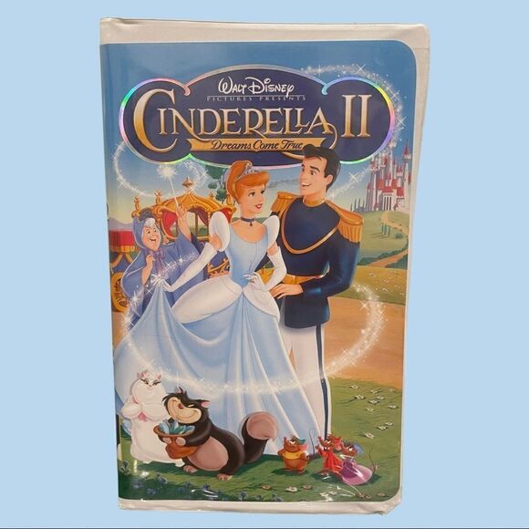 VHS 📼 Walt Disney’s Cinderella II: Dreams Come True - Picture 1 of 8